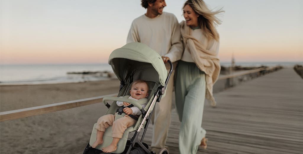 https://www.chicco.fr/dw/image/v2/BJJJ_PRD/on/demandware.static/-/Sites-Chicco-France-Library/fr_FR/dw36fbfc25/site/05-Pages de Categorie/HG/Voyage et Promenade/Hero Image Video Banner/banner-ordi-category-dolomiti.jpg